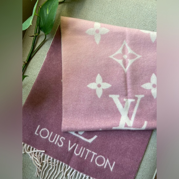 Louis Vuitton | Reykjavik Cashmere Gradient Scarf - Picture 3 of 12
